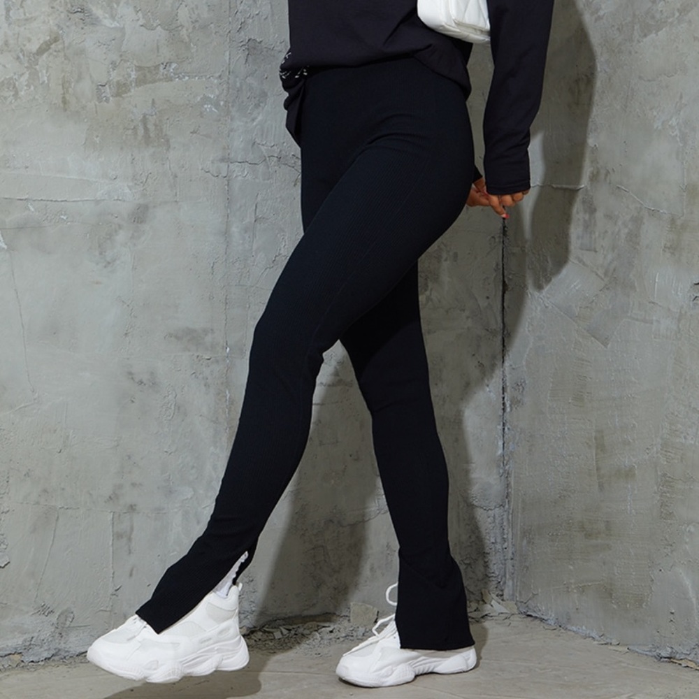 (Prettylittlething)Black Ribbed Split Hem Leggings
